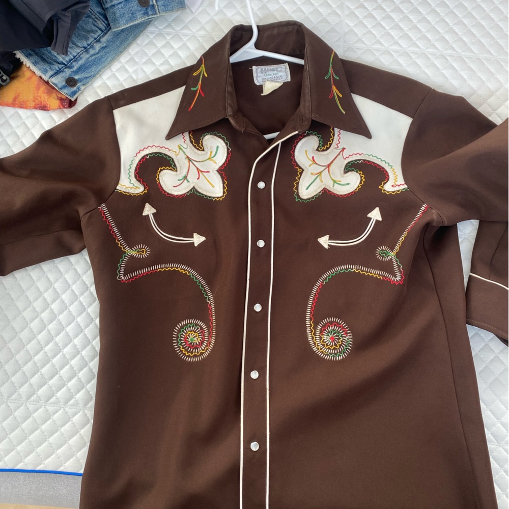Men’s pearl snap dress shirt